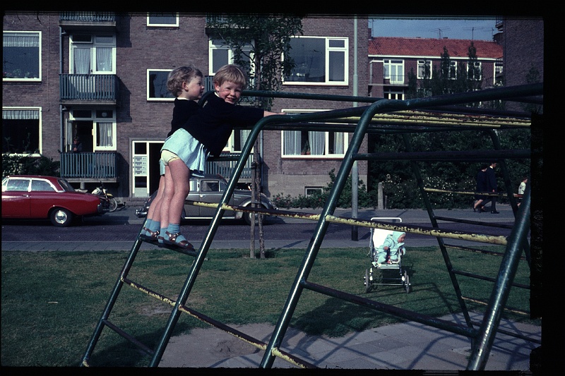 05.Delft jun 1966 Brigitte,Marion,Peter.JPG